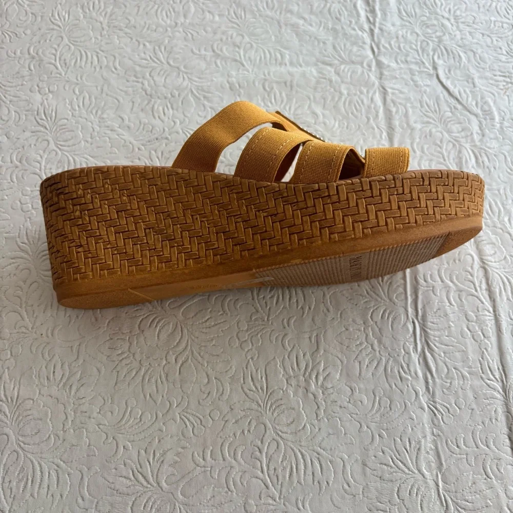 ❤️2/$15or3/$21❤️Contessa Mustard Yellow Wedge Slide w/Rhinestone Trim, Size 6
